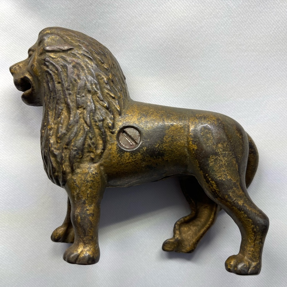 Vintage / Antique 1920’s Cast Iron Lion Bank - Picture 4 of 14